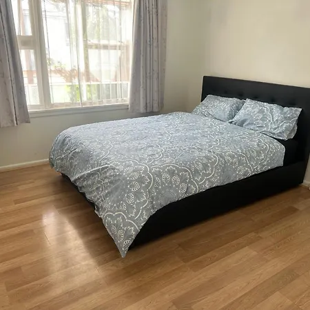 Spacious 1-Bedroom 1960 Unit Close To City With Public Transport Right At The Doorstep